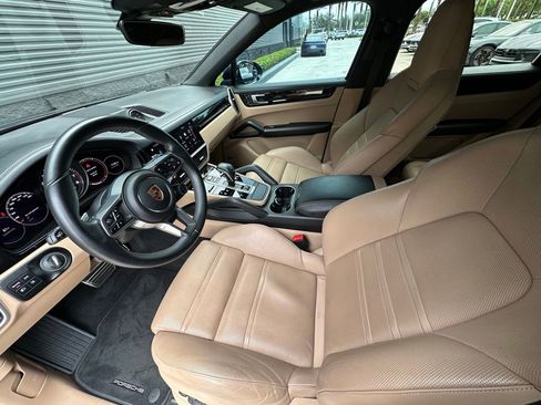 Certified 2023 Porsche Cayenne S AWD/4WD image 4
