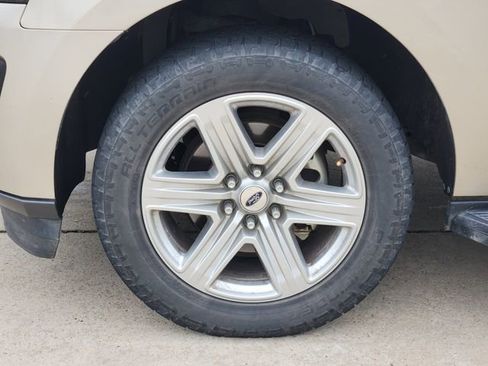 Used 2018 Ford Expedition XLT w/ Equipment Group 201A RWD image 10