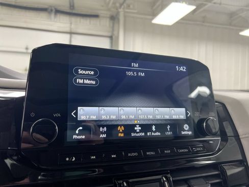 Used 2024 Nissan Pathfinder SL w/ SL Premium Package AWD/4WD image 14