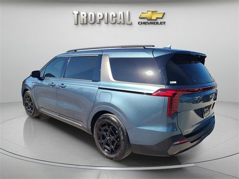 Used 2025 Kia Carnival SX Prestige image 3