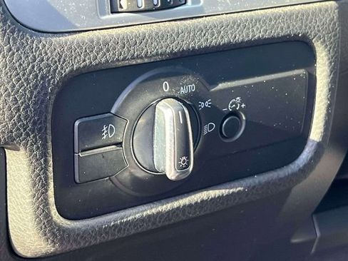 Used 2011 Volkswagen Touareg VR6 image 19