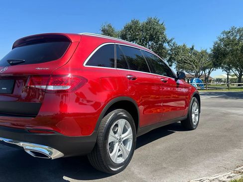 Used 2018 Mercedes-Benz GLC 300 4MATIC w/ Premium Package image 11