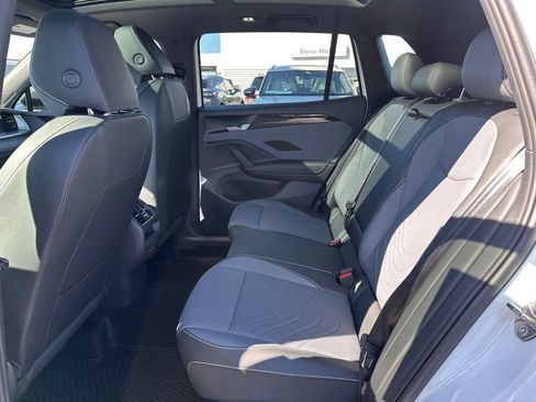 New 2026 Volkswagen Tiguan SE R-Line AWD/4WD image 16
