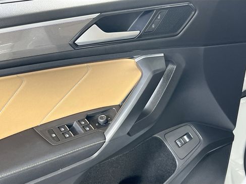 Used 2022 Volkswagen Tiguan SE R-Line image 17