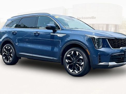 Used 2025 Kia Sorento EX AWD/4WD image 3