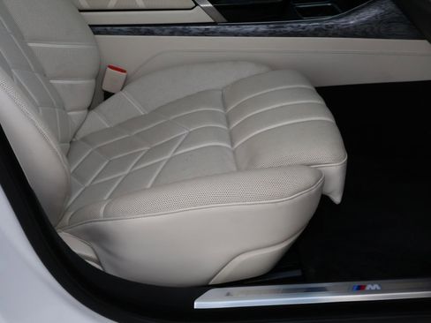 Used 2023 BMW 760i xDrive w/ Executive Package image 19