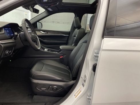 New 2025 Jeep Grand Cherokee Limited AWD/4WD image 17