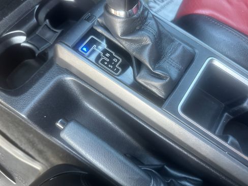 Used 2022 Toyota Tacoma TRD Off-Road image 25