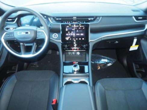 New 2025 Jeep Grand Cherokee L Laredo image 12