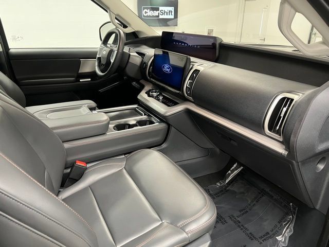 Used 2025 Ford Expedition Active AWD/4WD image 59