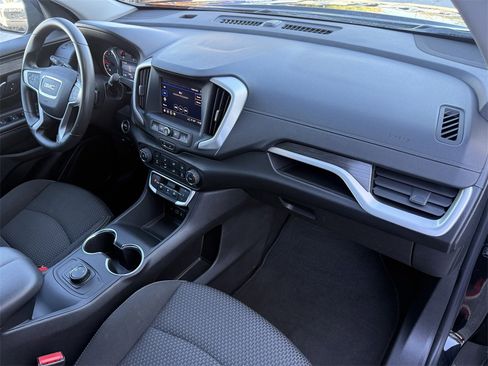 Used 2024 GMC Terrain SLE image 36