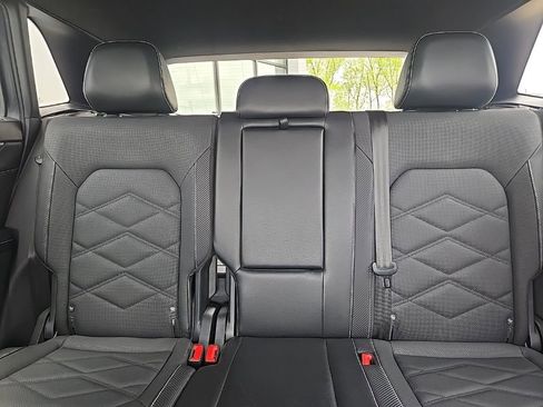 Used 2024 Volkswagen Atlas Cross Sport SE AWD/4WD image 37