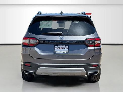 Used 2025 Honda Pilot Touring image 6