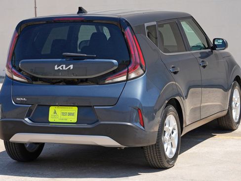 Used 2023 Kia Soul LX w/ LX Technology Package FWD image 42