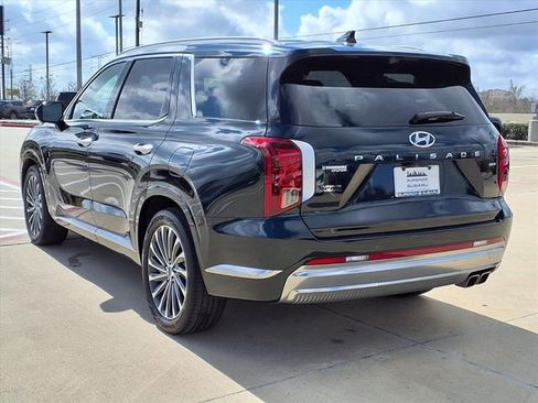 Used 2023 Hyundai Palisade Calligraphy image 2