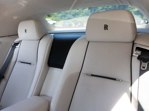 Used 2017 Rolls-Royce Dawn RWD image 3