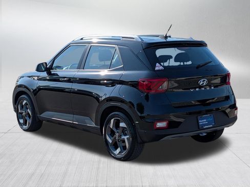 Certified 2026 Hyundai Venue SEL FWD image 5
