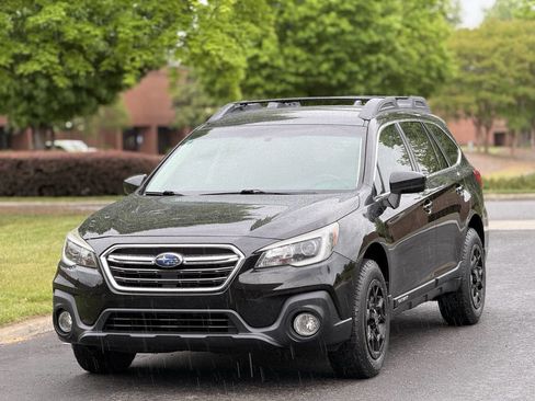 Used 2018 Subaru Outback 2.5i Premium w/ Popular Package #1 AWD/4WD image 2