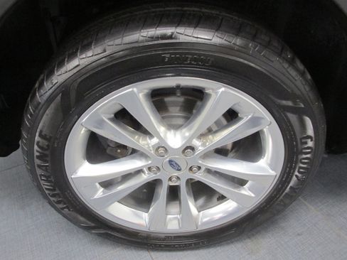 Used 2019 Ford Explorer XLT w/ Equipment Group 202A image 16