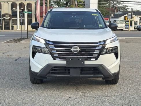 Used 2025 Nissan Rogue S AWD/4WD image 2