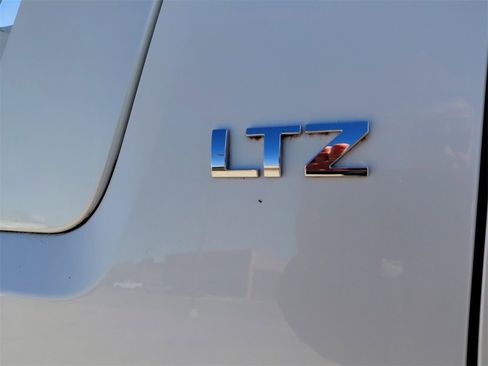 Used 2012 Chevrolet Avalanche LTZ image 23