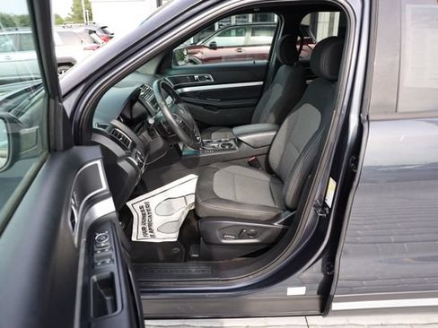 Used 2017 Ford Explorer XLT w/ Equipment Group 201A FWD image 15