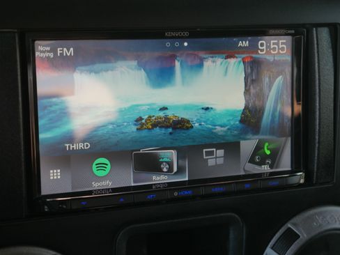 Used 2013 Jeep Wrangler Sport AWD/4WD image 9