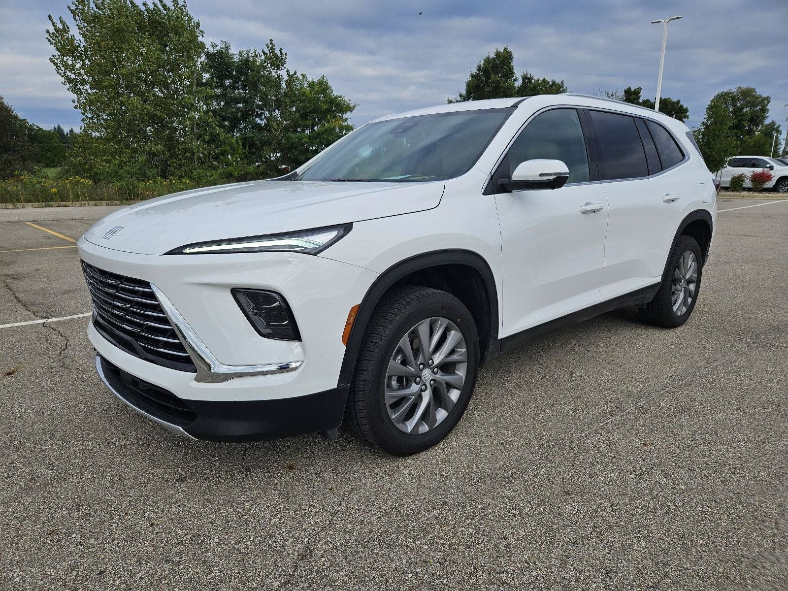 Used 2026 Buick Enclave Preferred AWD/4WD image 3