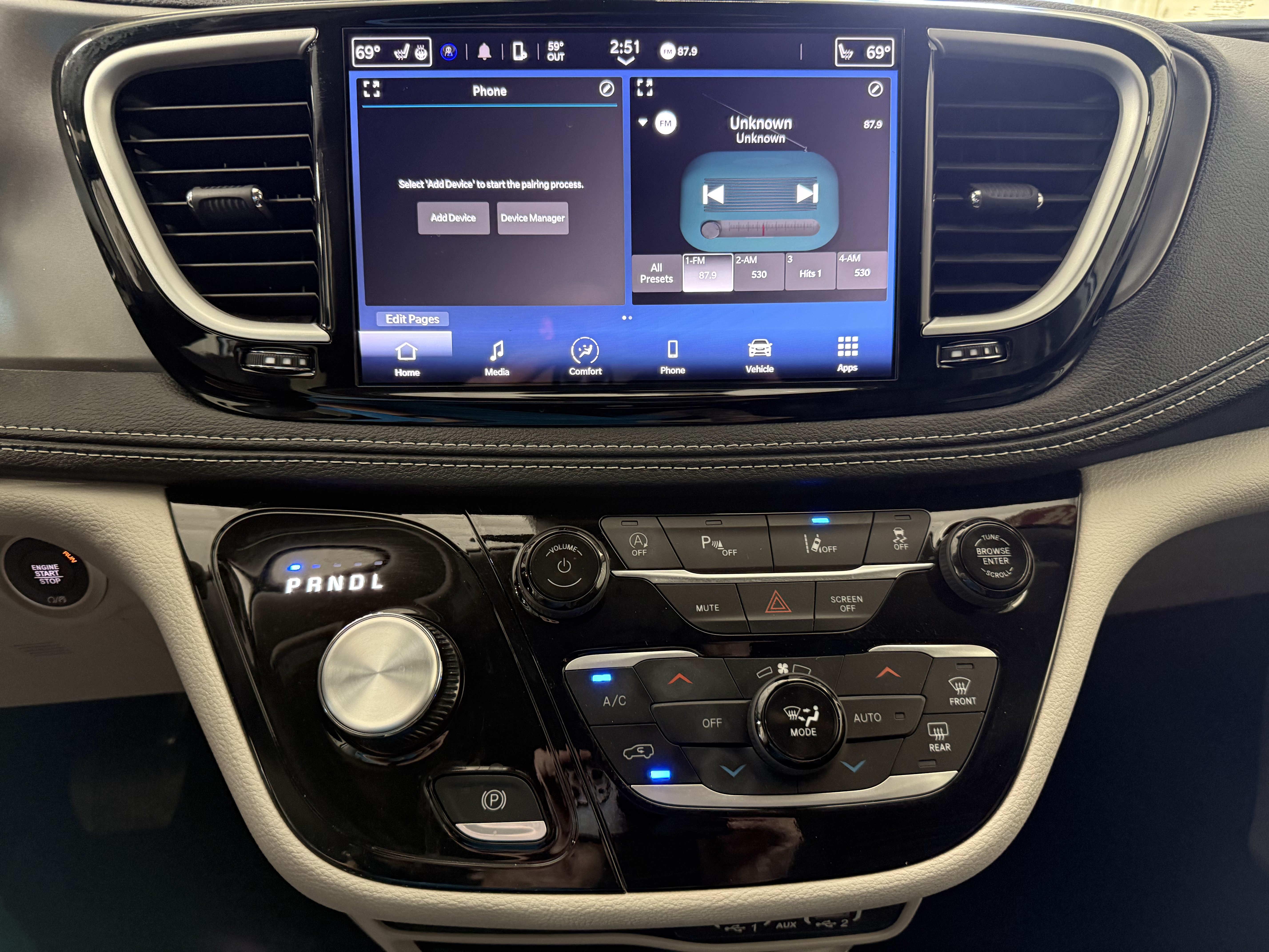 Used 2024 Chrysler Pacifica Touring-L FWD image 21