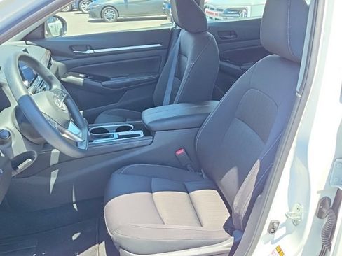 Used 2023 Nissan Altima 2.5 SV FWD image 12