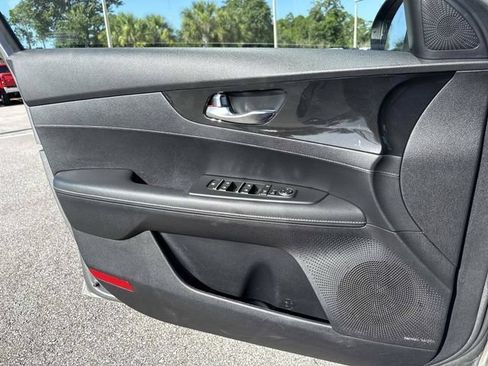 Used 2022 Kia Forte GT-Line w/ GT-Line Premium Package FWD image 17