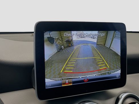 Used 2020 Mercedes-Benz GLA 250 w/ Premium Package image 9