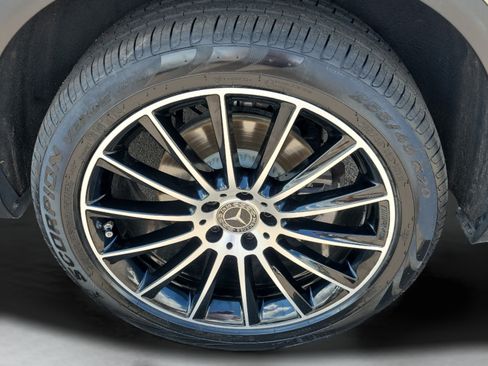 Used 2019 Mercedes-Benz GLC 300 image 30
