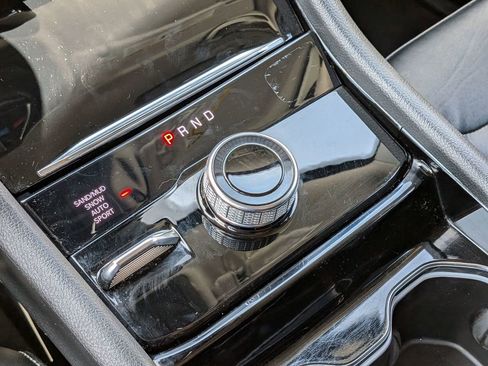 Used 2023 Jeep Grand Cherokee Limited w/ Black Appearance Package AWD/4WD image 17