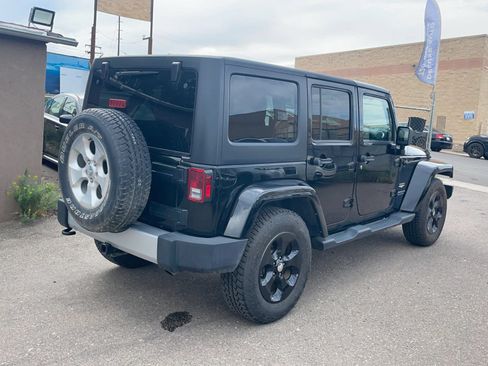 Used 2015 Jeep Wrangler Unlimited Sahara w/ Connectivity Group AWD/4WD image 6