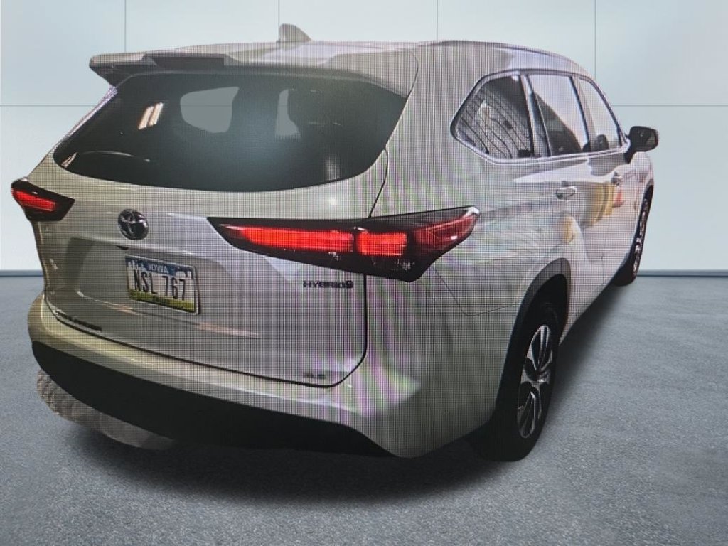 Used 2023 Toyota Highlander XLE AWD/4WD image 5