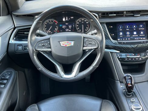 Used 2023 Cadillac XT6 Premium Luxury image 16