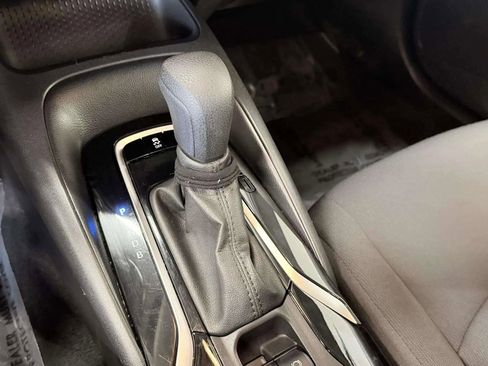 Used 2022 Toyota Corolla LE image 18