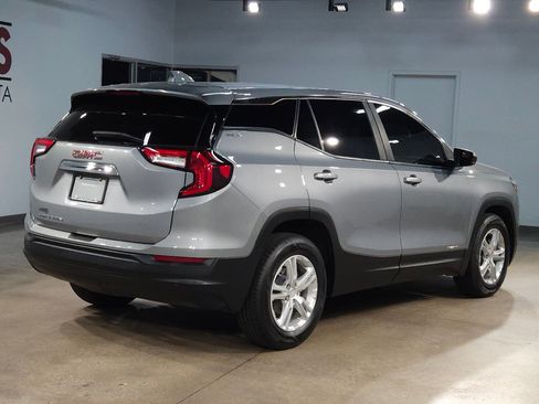 Used 2023 GMC Terrain SLE image 7