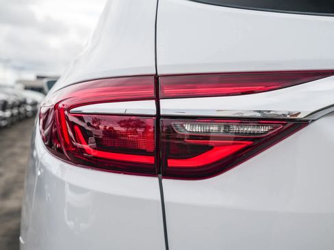 Used 2018 Buick Enclave Essence image 7