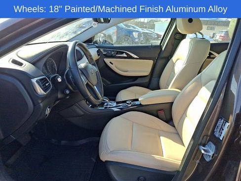 Used 2018 INFINITI QX30 Premium w/ Navigation Package image 16