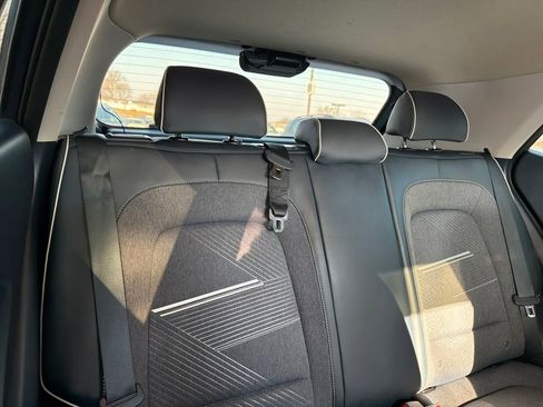 Used 2022 Hyundai Venue Limited image 36