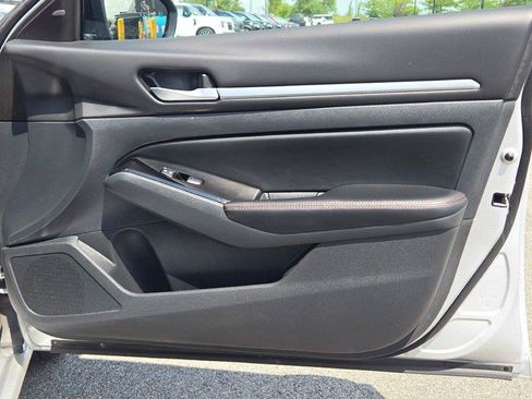 Used 2024 Nissan Altima 2.5 SR FWD image 6
