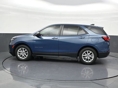 Used 2024 Chevrolet Equinox LS w/ Driver Confidence II Package FWD image 2