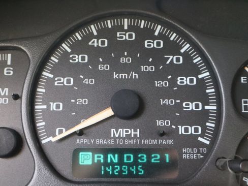 Used 2002 Chevrolet Silverado 1500 4x4 Extended Cab w/ Heavy Duty Suspension Pkg image 38