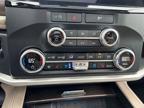 Used 2023 Ford Expedition Max Limited image 28