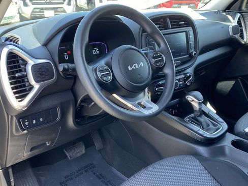 Used 2025 Kia Soul LX FWD image 21