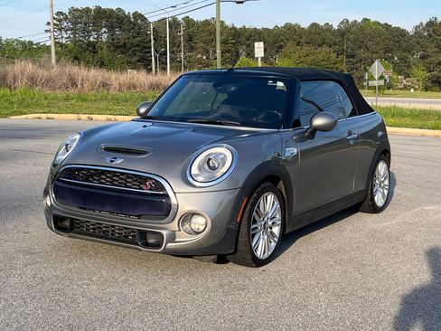Used 2017 MINI Cooper S image 1
