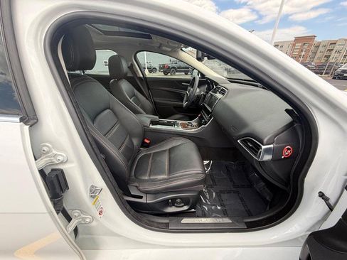 Used 2018 Jaguar XE Prestige AWD/4WD image 13
