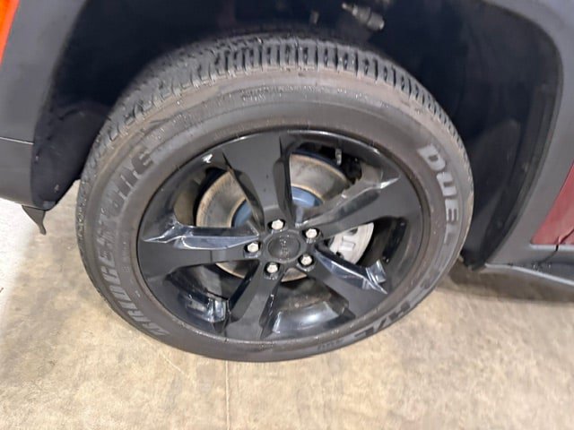 Used 2024 Jeep Grand Cherokee L Altitude AWD/4WD image 38